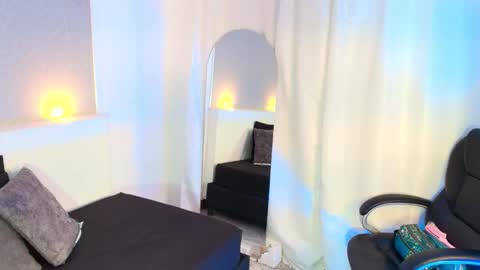 Violet  online show from 27, 10, 2025