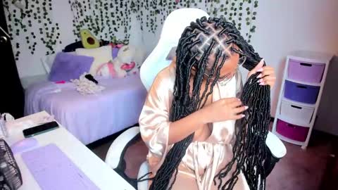 Snapshot of violeta_milleer chatting on 10, 12, 2024 Violeta online show from 10, 12, 2024