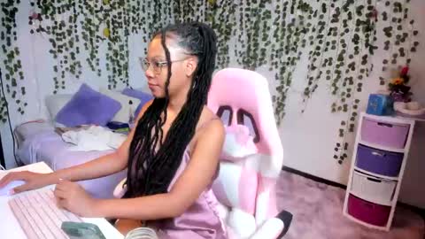 Snapshot of violeta_milleer chatting on 20, 11, 2025 Violeta online show from 20, 11, 2025