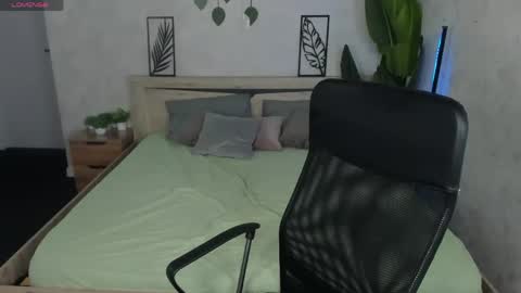 Snapshot of violeta_paul chatting on 8, 6, 2026 Violeta online show from 8, 6, 2026