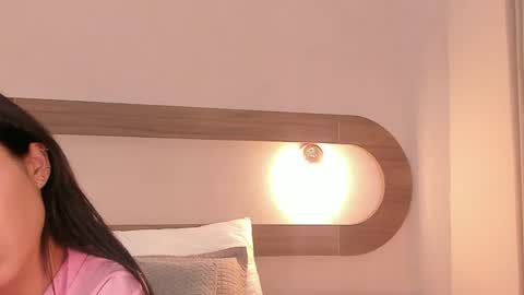 Snapshot of violeta_sum chatting on 5, 5, 2026 Violeta Sum online show from 5, 5, 2026