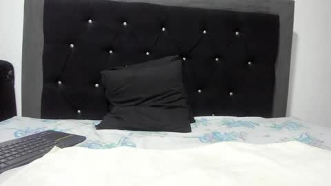 VioletaDums online show from 4, 3, 2025