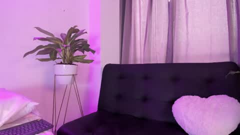 Snapshot of violetarainn chatting on 30, 4, 2026 Violeta online show from 30, 4, 2026