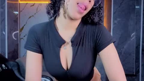 Snapshot of violeth_b chatting on 22, 4, 2026 violeth_b online show from 22, 4, 2026