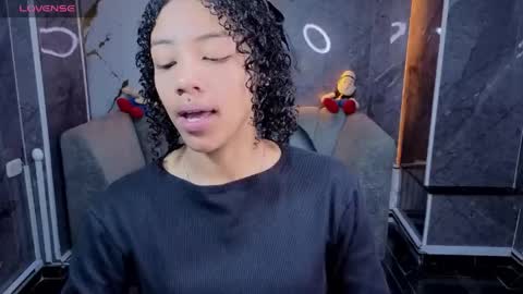 Snapshot of violeth_b chatting on 5, 5, 2026 violeth_b online show from 5, 5, 2026