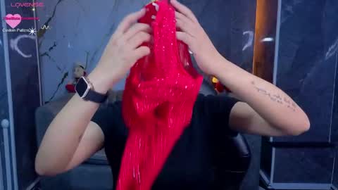 Snapshot of violeth_b chatting on 5, 6, 2026 violeth_b online show from 5, 6, 2026