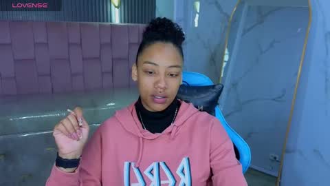 Snapshot of violeth_b chatting on 8, 6, 2026 violeth_b online show from 8, 6, 2026
