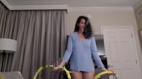 Violet Hooper online show from 16, 1, 2026