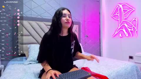 Violet Rousse online show from 31, 1, 2025