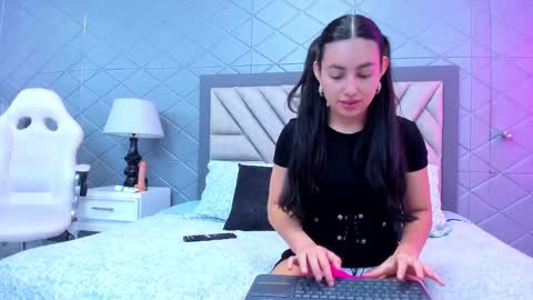 Violet Rousse online show from 3, 2, 2025