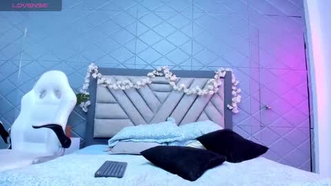 Violet Rousse online show from 9, 2, 2025