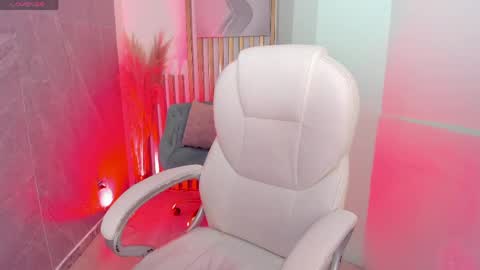 Snapshot of violetsky1_ chatting on 12, 5, 2026 VioletSky online show from 12, 5, 2026