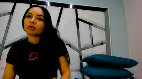 Snapshot of violett_bliss chatting on 8, 7, 2026 violett_bliss online show from 8, 7, 2026