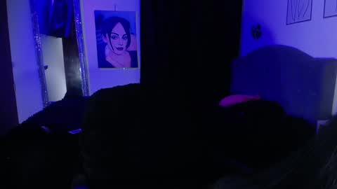 violett  Independent model online show from 7, 1, 2025