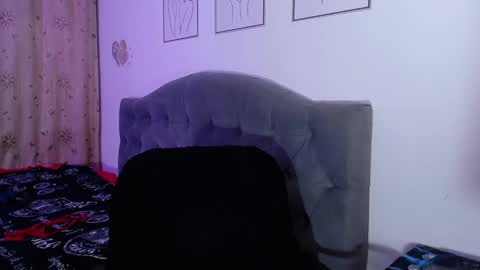 violett  Independent model online show from 23, 2, 2025