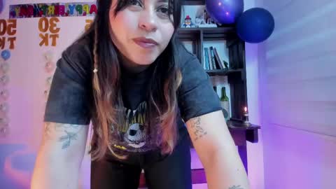 Snapshot of violett_red chatting on 21, 5, 2026 Violeta online show from 21, 5, 2026