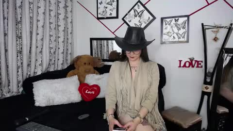 Snapshot of violetta_afrodita chatting on 14, 10, 2025 violetta_afrodita online show from 14, 10, 2025