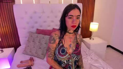 Snapshot of violettaalemida chatting on 23, 9, 2025 violettaalemida online show from 23, 9, 2025