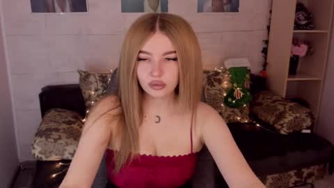 Snapshot of violettaotis chatting on 13, 12, 2024 ViolettaOtis online show from 13, 12, 2024