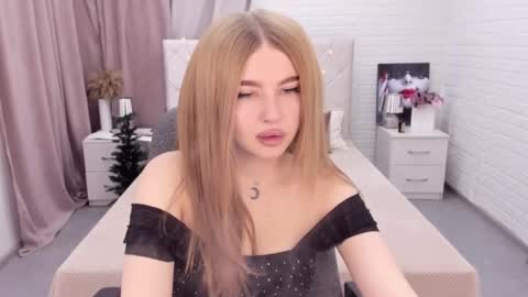 Snapshot of violettaotis chatting on 4, 1, 2025 ViolettaOtis online show from 4, 1, 2025