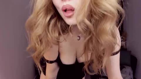 Snapshot of violettaotis chatting on 6, 1, 2025 ViolettaOtis online show from 6, 1, 2025