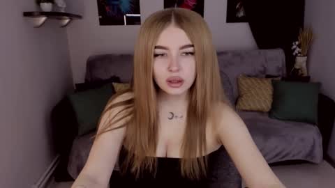 Snapshot of violettaotis chatting on 8, 1, 2025 ViolettaOtis online show from 8, 1, 2025