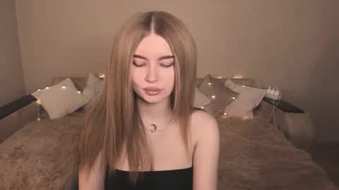 Snapshot of violettaotis chatting on 2, 2, 2025 ViolettaOtis online show from 2, 2, 2025