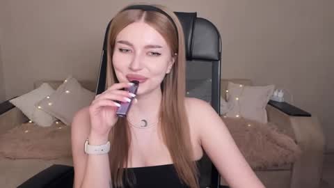 Snapshot of violettaotis chatting on 6, 2, 2025 ViolettaOtis online show from 6, 2, 2025