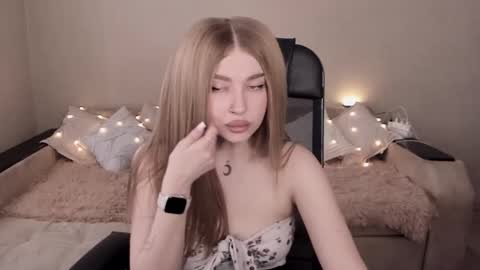 Snapshot of violettaotis chatting on 14, 2, 2025 ViolettaOtis online show from 14, 2, 2025