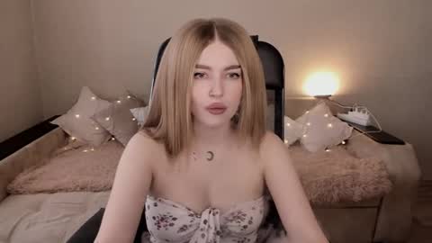 Snapshot of violettaotis chatting on 17, 2, 2025 ViolettaOtis online show from 17, 2, 2025