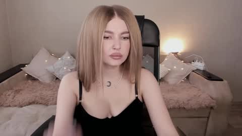 Snapshot of violettaotis chatting on 19, 2, 2025 ViolettaOtis online show from 19, 2, 2025