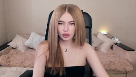 Snapshot of violettaotis chatting on 3, 3, 2025 ViolettaOtis online show from 3, 3, 2025