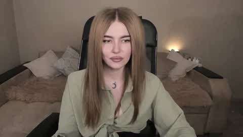 Snapshot of violettaotis chatting on 5, 3, 2025 ViolettaOtis online show from 5, 3, 2025