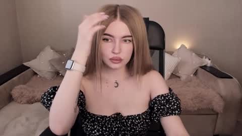 Snapshot of violettaotis chatting on 10, 3, 2025 ViolettaOtis online show from 10, 3, 2025