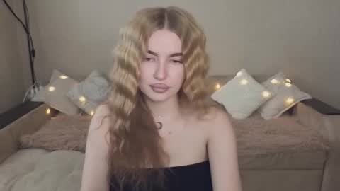 Snapshot of violettaotis chatting on 10, 9, 2025 ViolettaOtis online show from 10, 9, 2025