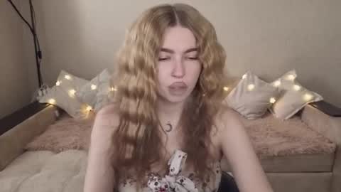 Snapshot of violettaotis chatting on 11, 9, 2025 ViolettaOtis online show from 11, 9, 2025