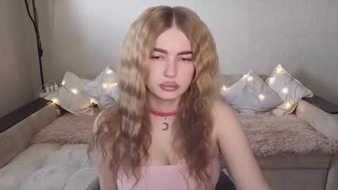 Snapshot of violettaotis chatting on 13, 9, 2025 ViolettaOtis online show from 13, 9, 2025