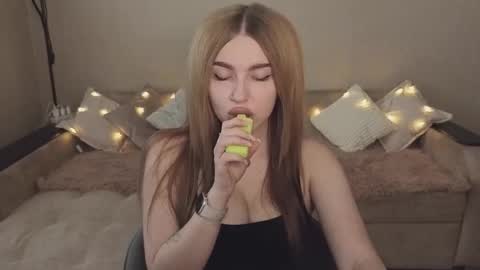 Snapshot of violettaotis chatting on 22, 9, 2025 ViolettaOtis online show from 22, 9, 2025