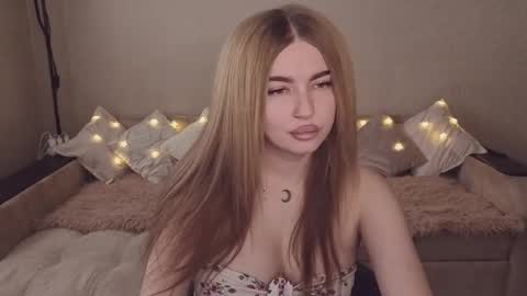 Snapshot of violettaotis chatting on 4, 10, 2025 ViolettaOtis online show from 4, 10, 2025