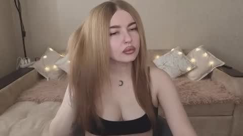 Snapshot of violettaotis chatting on 5, 10, 2025 ViolettaOtis online show from 5, 10, 2025