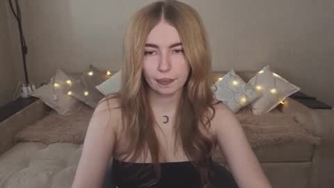 Snapshot of violettaotis chatting on 8, 10, 2025 ViolettaOtis online show from 8, 10, 2025