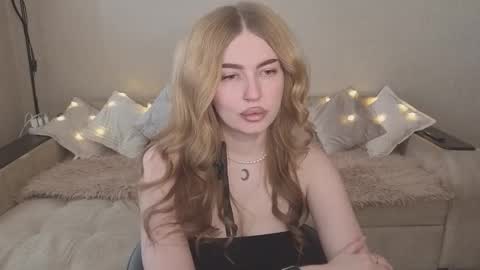 Snapshot of violettaotis chatting on 9, 10, 2025 ViolettaOtis online show from 9, 10, 2025