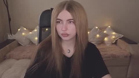 Snapshot of violettaotis chatting on 13, 10, 2025 ViolettaOtis online show from 13, 10, 2025