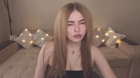 Snapshot of violettaotis chatting on 19, 10, 2025 ViolettaOtis online show from 19, 10, 2025