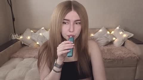 Snapshot of violettaotis chatting on 24, 10, 2025 ViolettaOtis online show from 24, 10, 2025