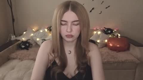 Snapshot of violettaotis chatting on 27, 10, 2025 ViolettaOtis online show from 27, 10, 2025