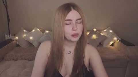 Snapshot of violettaotis chatting on 6, 11, 2025 ViolettaOtis online show from 6, 11, 2025