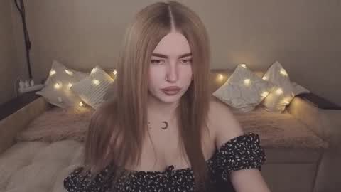 Snapshot of violettaotis chatting on 8, 11, 2025 ViolettaOtis online show from 8, 11, 2025