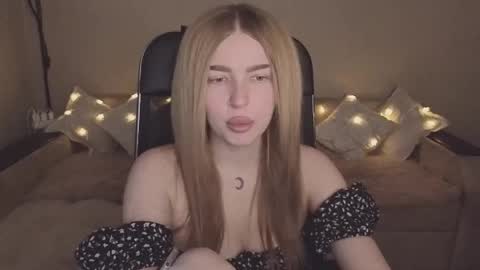 Snapshot of violettaotis chatting on 10, 11, 2025 ViolettaOtis online show from 10, 11, 2025