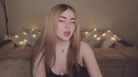 Snapshot of violettaotis chatting on 12, 11, 2025 ViolettaOtis online show from 12, 11, 2025